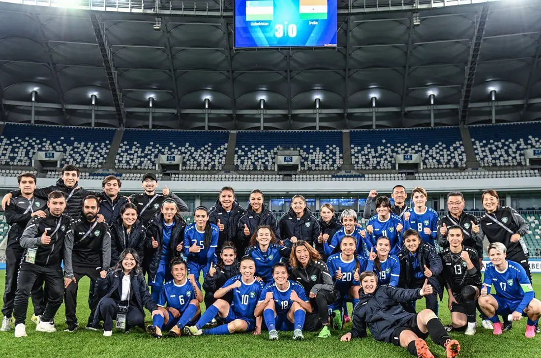 Midori Honda and Reiko Nishii with players