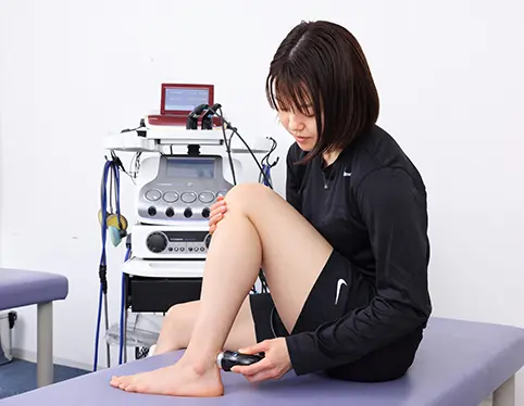 Basketball player Mai Yamamoto has been using ultrasound therapy device